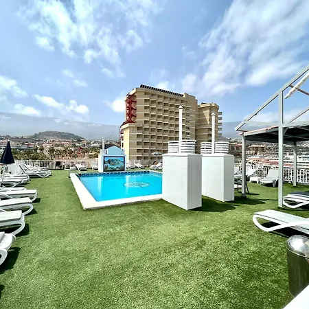 High Floor Studio, Wifi, A Few Meters From The Beach In *