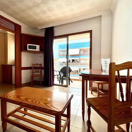 High Floor Studio, Wifi, A Few Meters From The Beach In