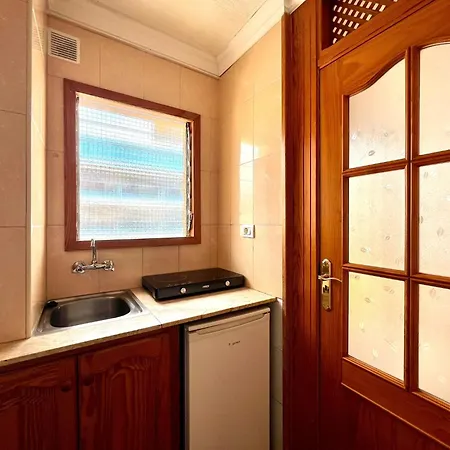 High Floor Studio, Wifi, A Few Meters From The Beach In