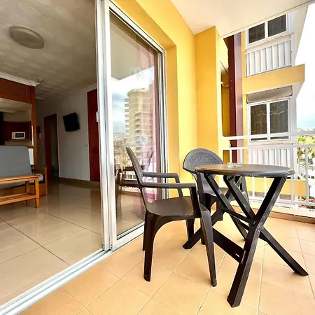 High Floor Studio, Wifi, A Few Meters From The Beach In *